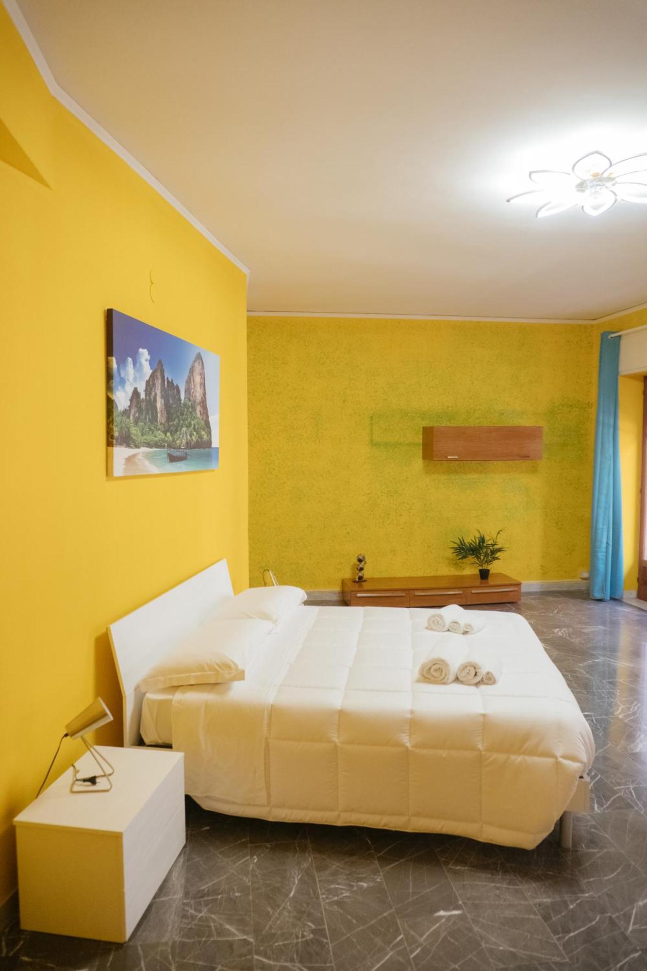 Domus Aurea Relax Room Салерно Екстериор снимка