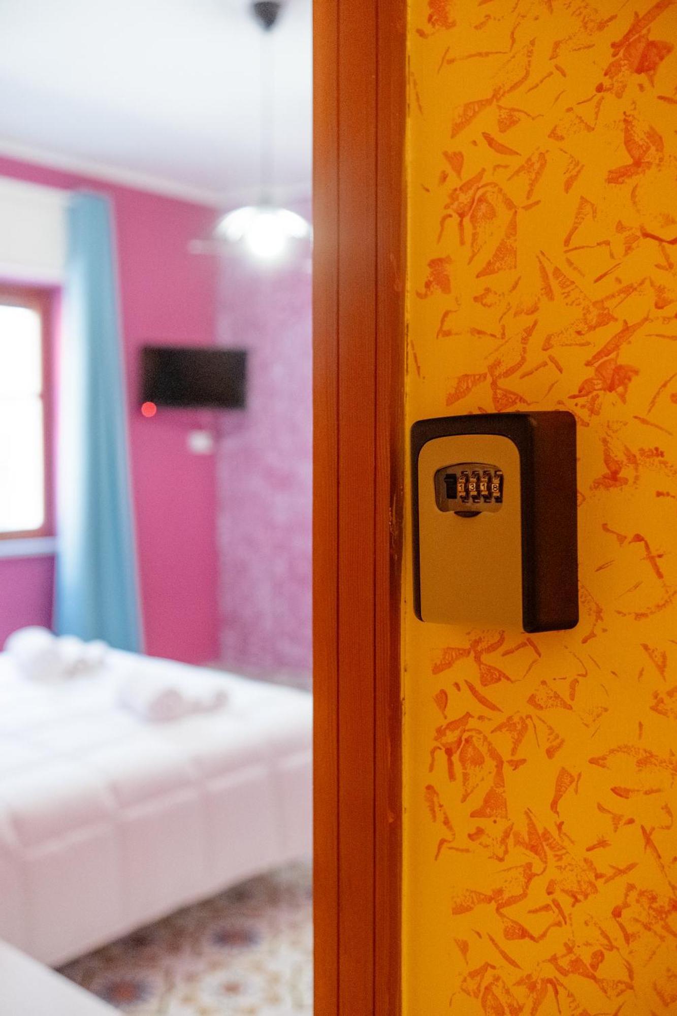 Domus Aurea Relax Room Салерно Екстериор снимка