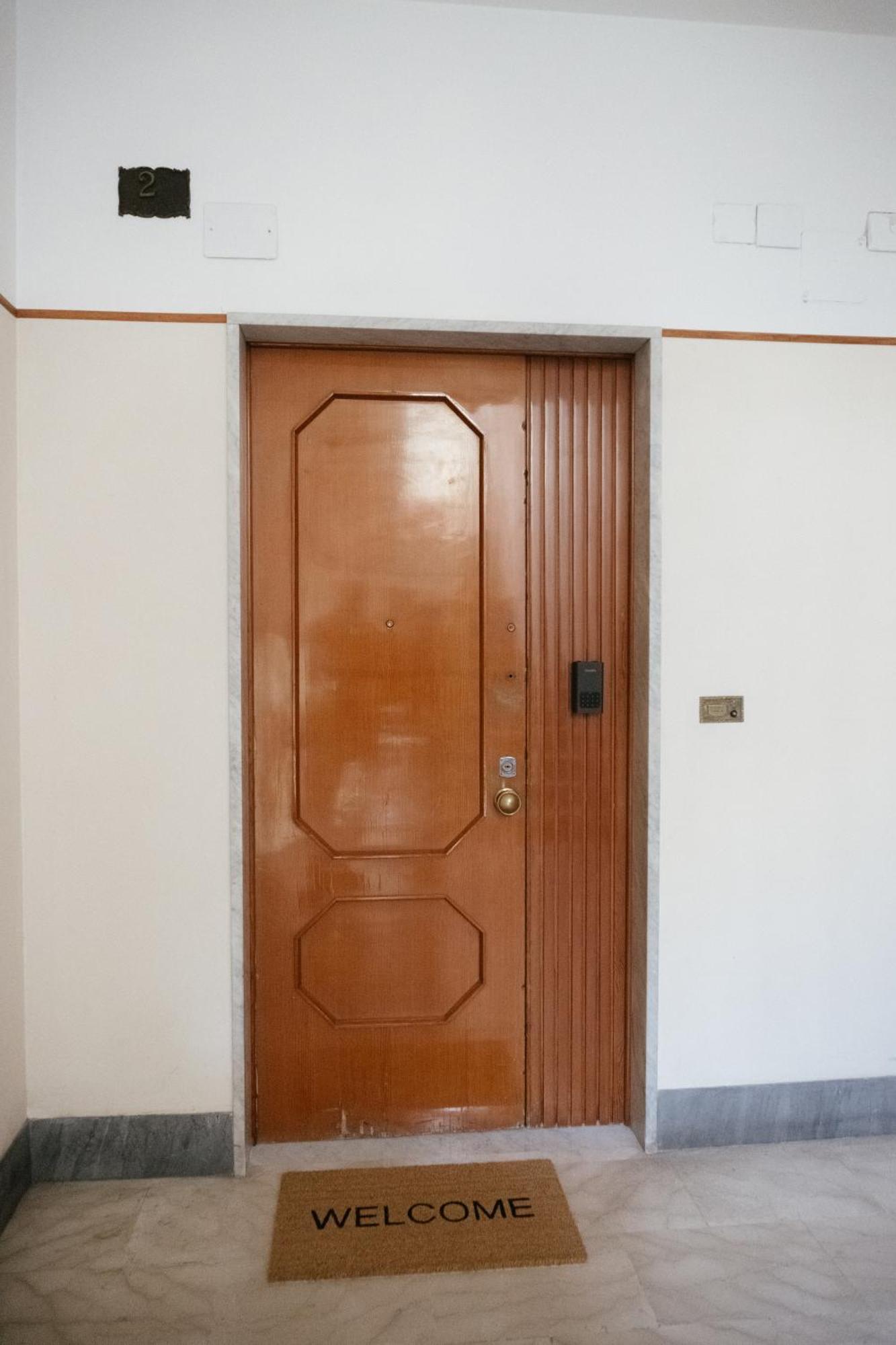 Domus Aurea Relax Room Салерно Екстериор снимка