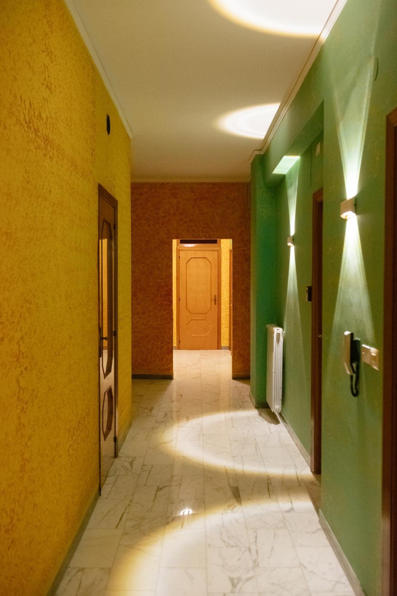 Domus Aurea Relax Room Салерно Екстериор снимка
