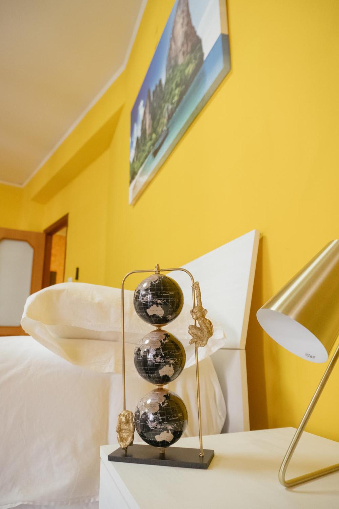 Domus Aurea Relax Room Салерно Екстериор снимка