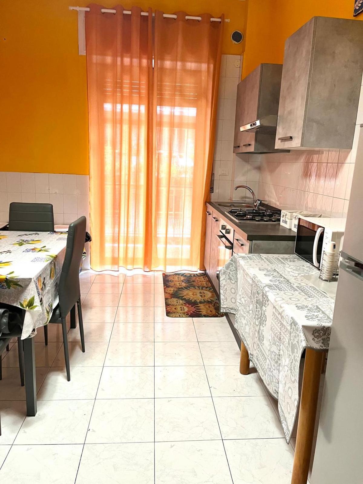 Domus Aurea Relax Room Салерно Екстериор снимка