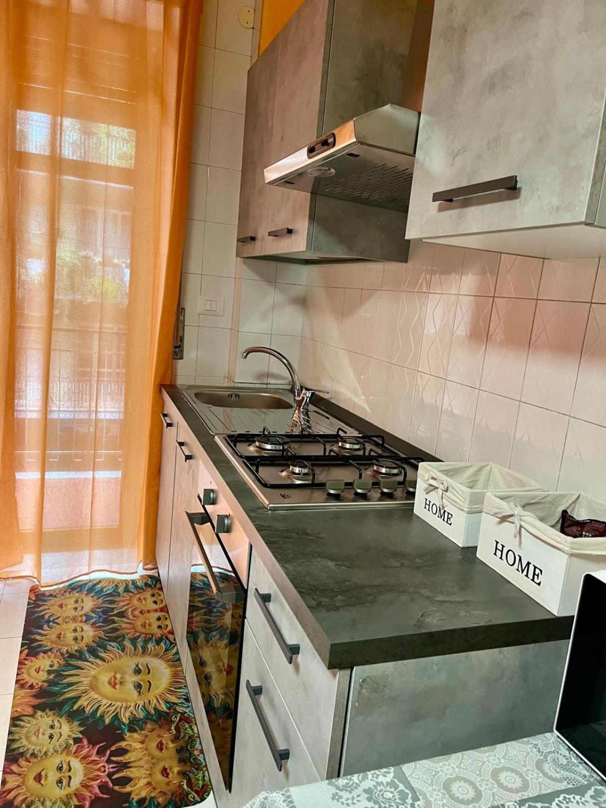 Domus Aurea Relax Room Салерно Екстериор снимка