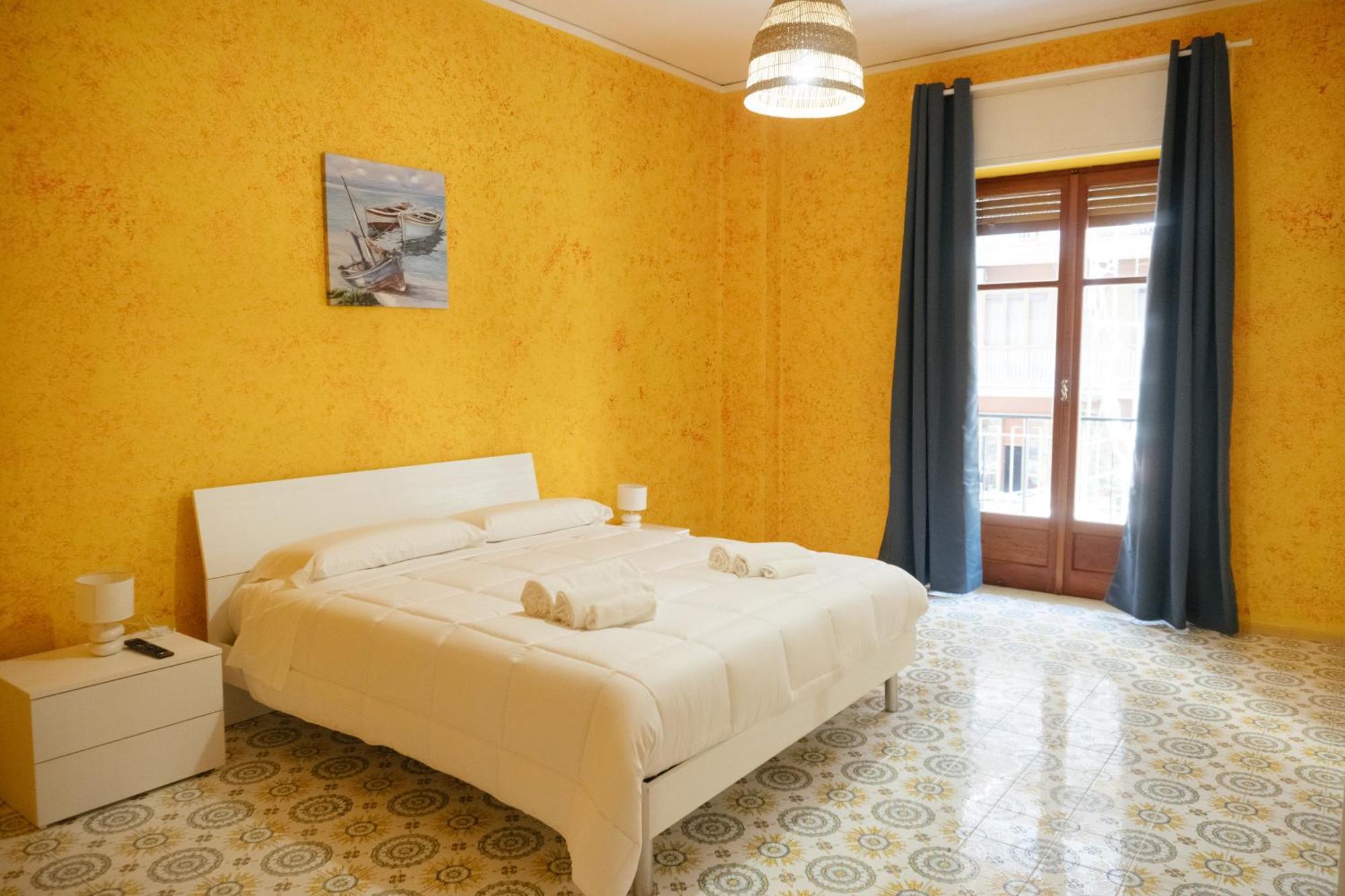 Domus Aurea Relax Room Салерно Екстериор снимка