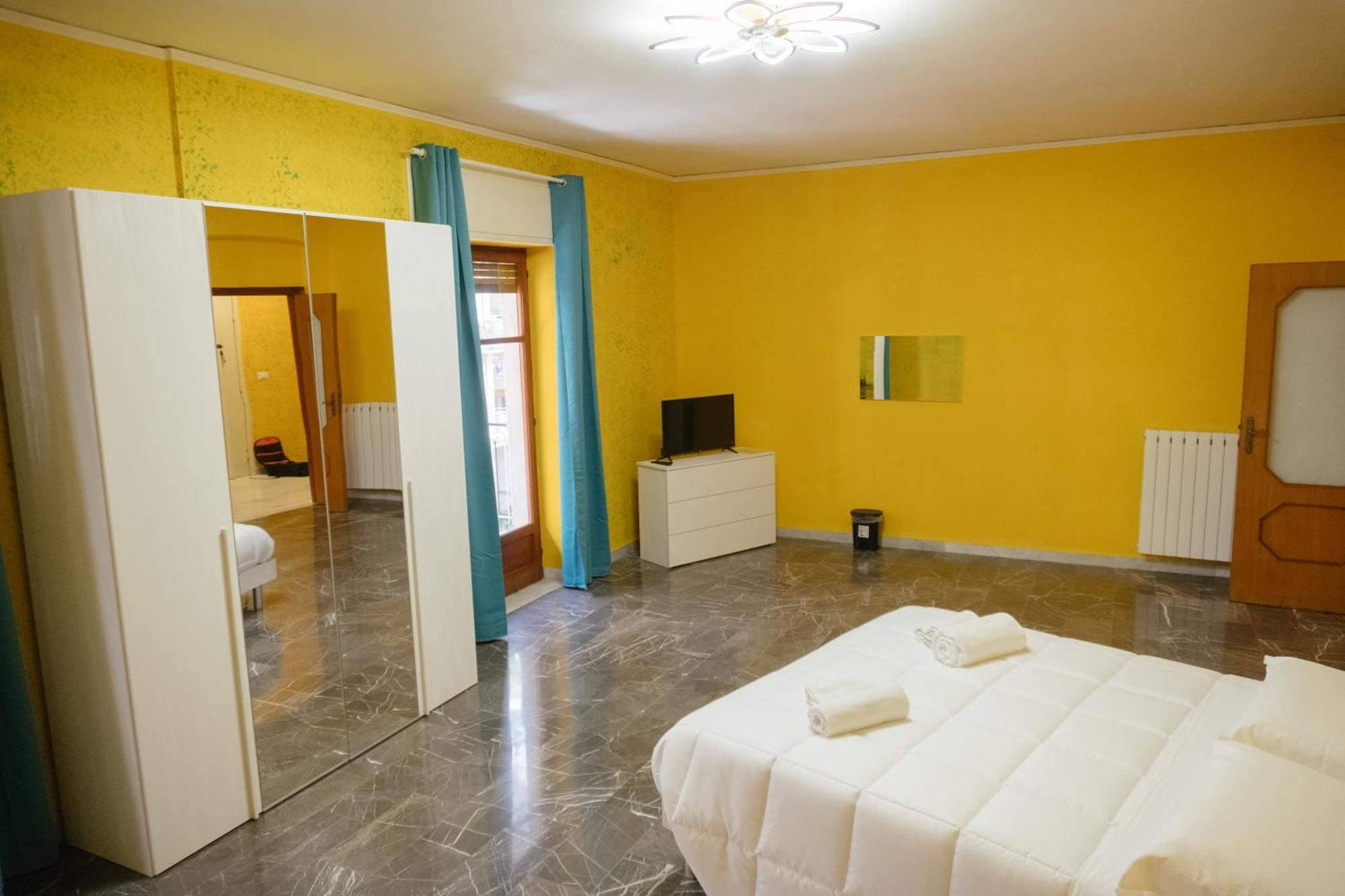 Domus Aurea Relax Room Салерно Екстериор снимка