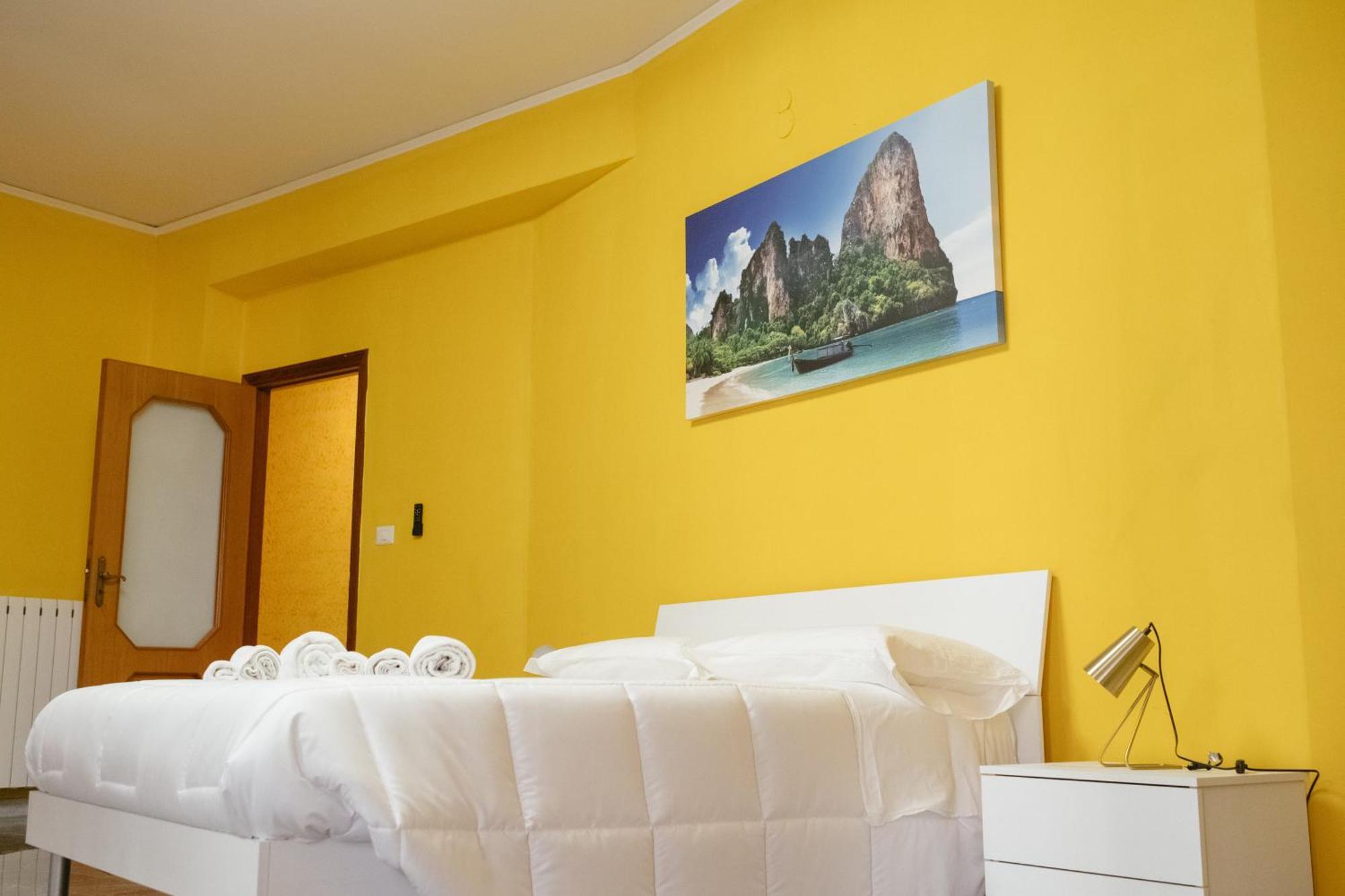 Domus Aurea Relax Room Салерно Екстериор снимка